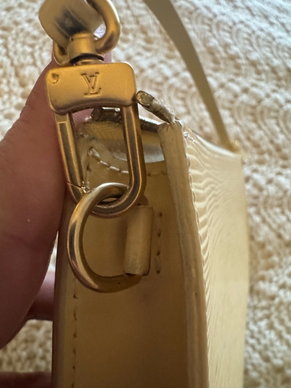 Louis Vuitton Epi Pochette Accessories 24 Vanilla - Picture 8 of 14
